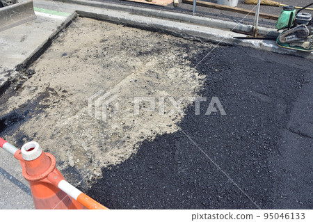 Road paving work 95046133