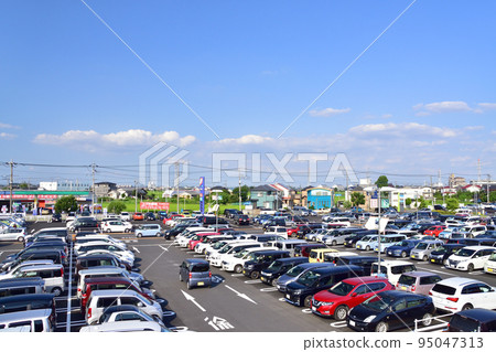 大型商業設施停車場擁擠 95047313