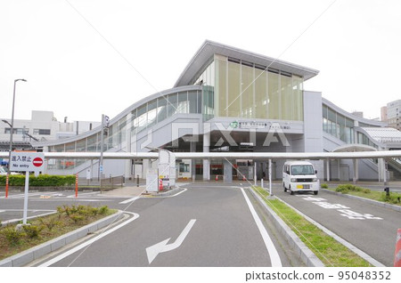 Shinshu, Matsumoto City, Nagano Prefecture, Alps Exit of Matsumoto Station, gateway to national treasures "Matsumoto Castle" and "Gakuto Rakuto" 95048352