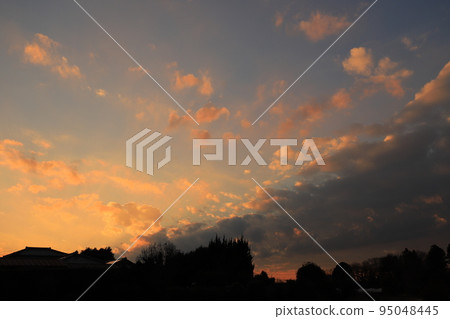 落日的天空 落日的天空 95048445