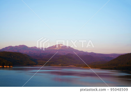 Lake Chubetsu and Asahidake in autumn, Hokkaido 95048509