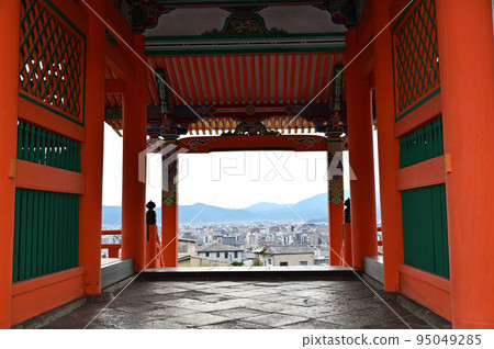 從清水寺門口看到的城市景觀 從清水寺門口看到的城市景觀 95049285