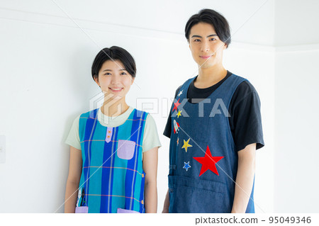 Nursery teacher image: male and female Nursery teacher image: male and female 95049346