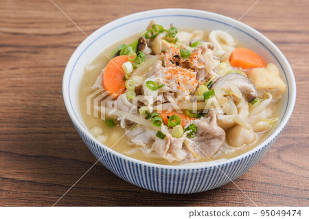 Udon noodle broth Udon noodle broth 95049474