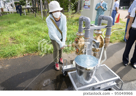 Training using an emergency water tank 95049966