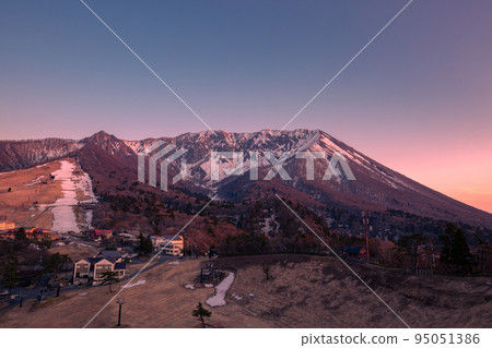 從禦嚴山的爐篦看到的小山夜景 從禦嚴山的爐篦看到的小山夜景 95051386
