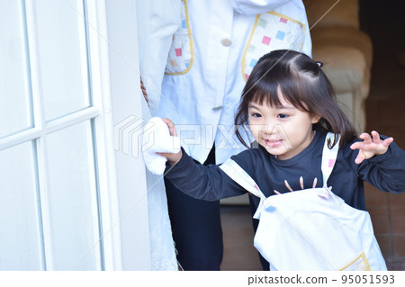 媽媽和女孩擦 95051593