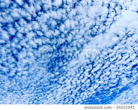 Blue sky and sheep clouds Blue sky and sheep clouds 95052045