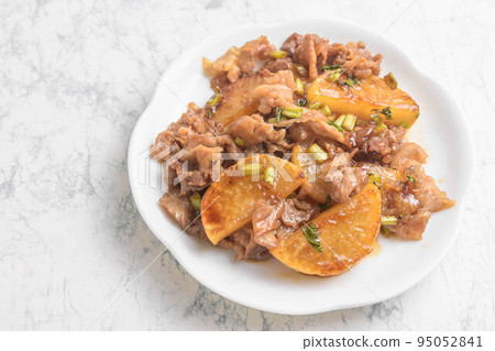豬肉和蘿蔔照燒 95052841