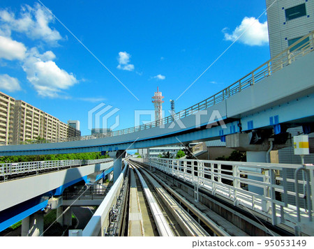 Kansai/Osaka/Kobe Port Liner/Near Nakakoen Station, image of grade crossing/Kobe City, Hyogo Prefecture (2) 95053149