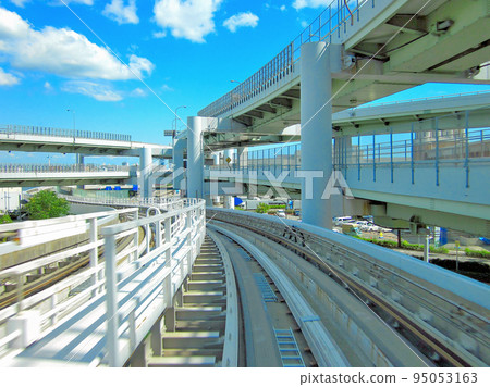 Kansai/Osaka/Kobe Port Liner/Image of urban traffic that intersects with expressways/Kobe City, Hyogo Prefecture (3) 95053163