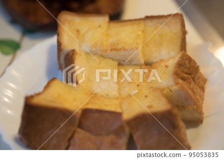 厚片黃油吐司 95053835