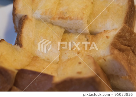 厚片黃油吐司 95053836