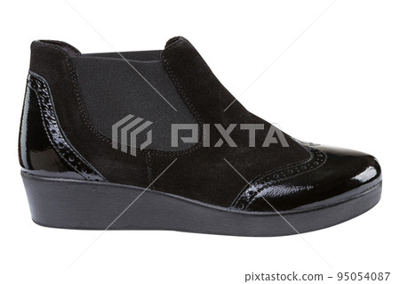 Women's black casual autumn boot, on a white background 95054087