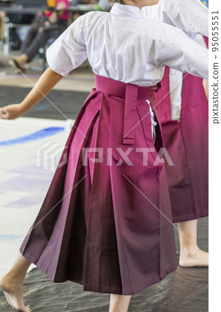 高中女生表演 95055551