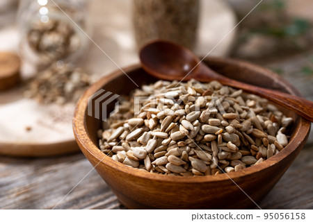 sunflower seed sunflower seed 95056158