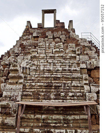 Architecture of ancient temple complex Angkor, Siem Reap Architecture of ancient temple complex Angkor, Siem Reap 95057152