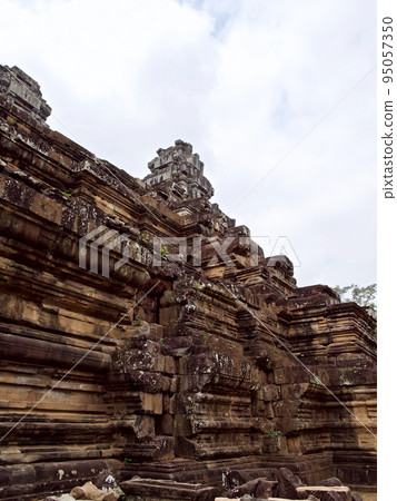 Architecture of ancient temple complex Angkor, Siem Reap 95057350