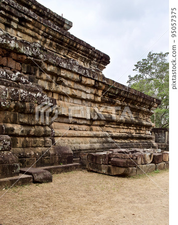 Architecture of ancient temple complex Angkor, Siem Reap 95057375