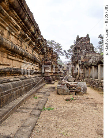 Architecture of ancient temple complex Angkor, Siem Reap 95057395