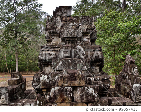 Architecture of ancient temple complex Angkor, Siem Reap 95057413