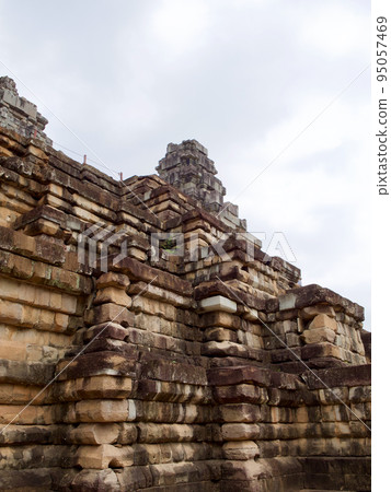 Architecture of ancient temple complex Angkor, Siem Reap 95057469