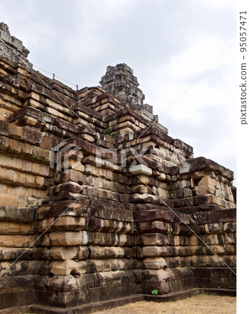 Architecture of ancient temple complex Angkor, Siem Reap 95057471