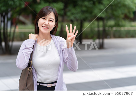 四手勢女性 四手勢女性 95057967