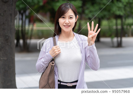 四手勢女性 四手勢女性 95057968