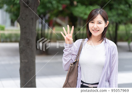 四手勢女性 四手勢女性 95057969