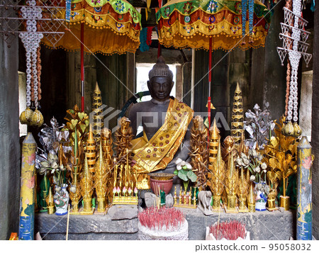 Architecture of ancient temple complex Angkor, Siem Reap 95058032