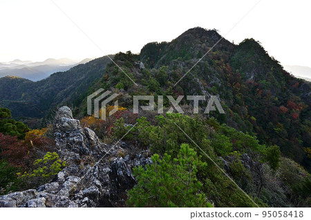 塔基山秋葉 塔基山秋葉 95058418