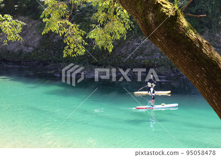 享受 SUP 和皮划艇；享受仁淀川豐富的自然風光 95058478