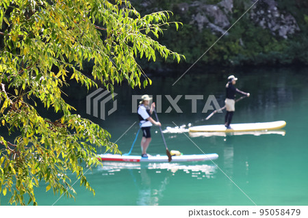享受 SUP 和皮划艇；享受仁淀川豐富的自然風光 95058479