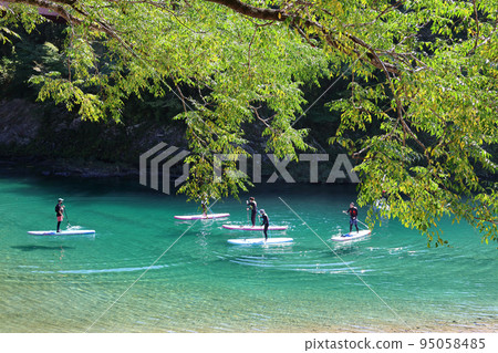 享受 SUP 和皮划艇；享受仁淀川豐富的自然風光 95058485