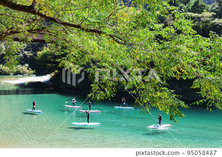 享受 SUP 和皮划艇；享受仁淀川豐富的自然風光 95058487