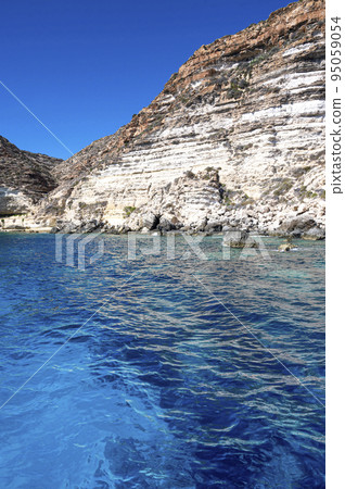 pure sea and reef 95059054