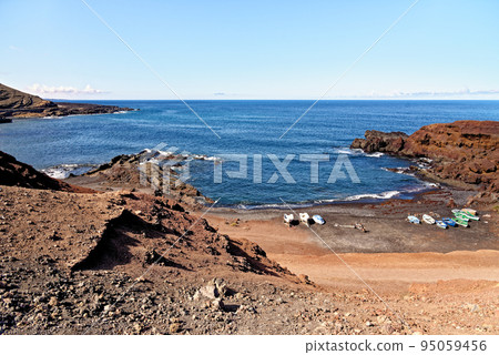 Atlantic View of Charco de los Clicos - Lanzarote. Canary Islands Spain Atlantic View of Charco de los Clicos - Lanzarote. Canary Islands Spain 95059456