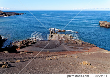 Atlantic View of Charco de los Clicos - Lanzarote. Canary Islands Spain 95059461