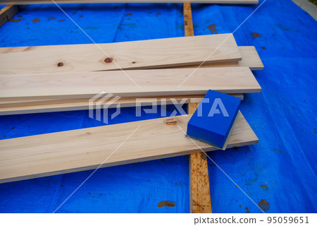 A do-it-yourselfer painting a wooden board A do-it-yourselfer painting a wooden board 95059651