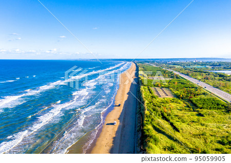 Chirihama Nagisa Driveway in the early morning, Noto Satoyama Kaido (background is toward Wajima City) Chirihama Nagisa Driveway in the early morning, Noto Satoyama Kaido (background is toward Wajima City) 95059905