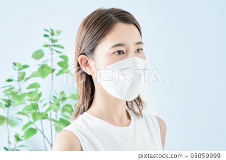 戴著面具的年輕女子 戴著面具的年輕女子 95059999