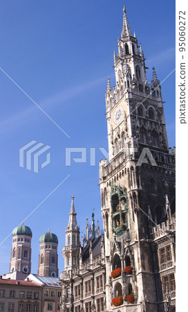 MUNICH, GERMANY - 12 OCT, 2015: Munich City Hall at Marienplatz in the city centre of the Bavarian capital MUNICH, GERMANY - 12 OCT, 2015: Munich City Hall at Marienplatz in the city centre of the Bavarian capital 95060272