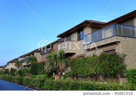 一個安靜的住宅區的形象 95061558