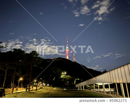 N首爾塔粉紅燈旁｜首爾漢陽都城 95062271