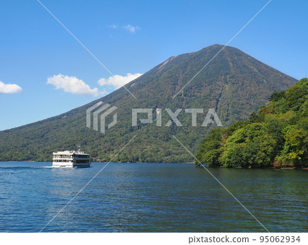 從意大利大使館別墅看奧日光中禪寺湖和南台山 95062934