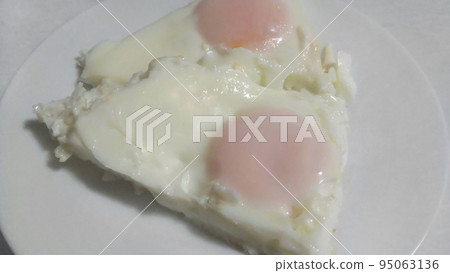 Fried egg 95063136