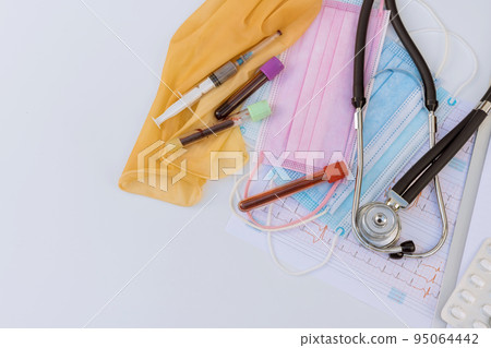 In order to detect heart disease, a doctor will perform a cardiogram on the patient and recommend treatment In order to detect heart disease, a doctor will perform a cardiogram on the patient and recommend treatment 95064442