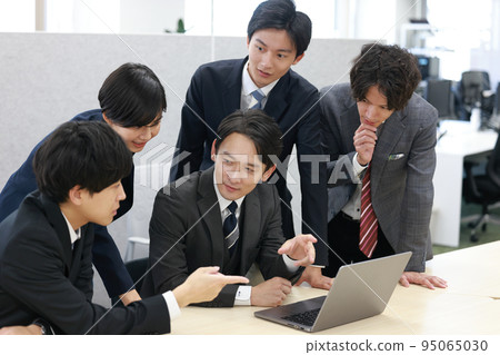 五位商界人士討論如何處理疑難問題_2 五位商界人士討論如何處理疑難問題_2 95065030