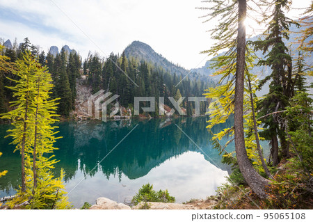 Alpine lake Alpine lake 95065108